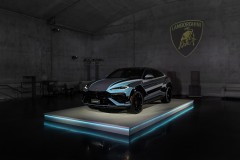 Lamborghini Urus SE Ad Personam Miami