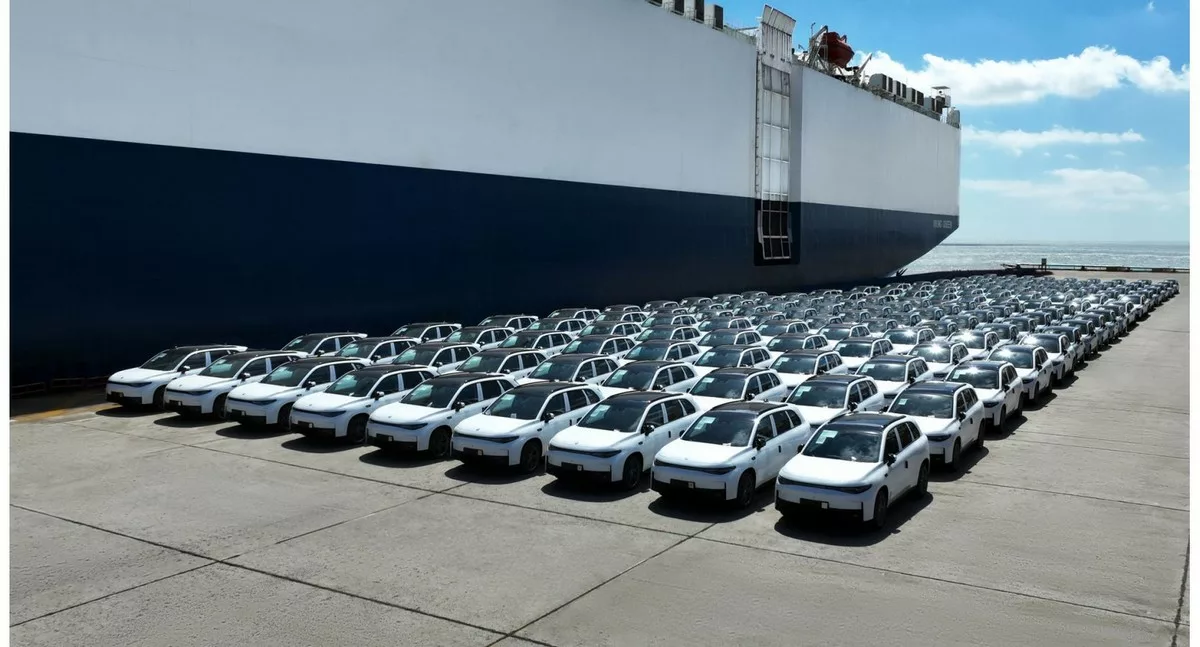 Automobili Leapmotor al porto di Shangai