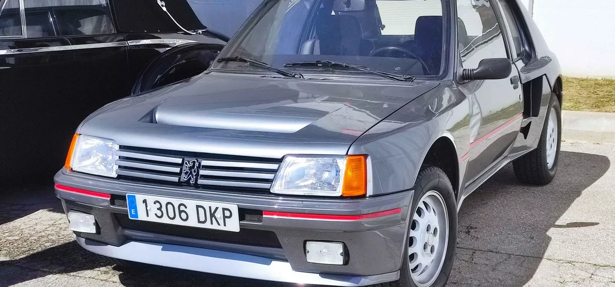 Peugeot 205 T16 Stradale