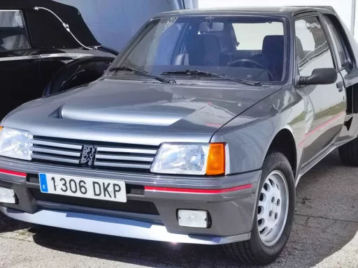 Peugeot 205 T16 Stradale