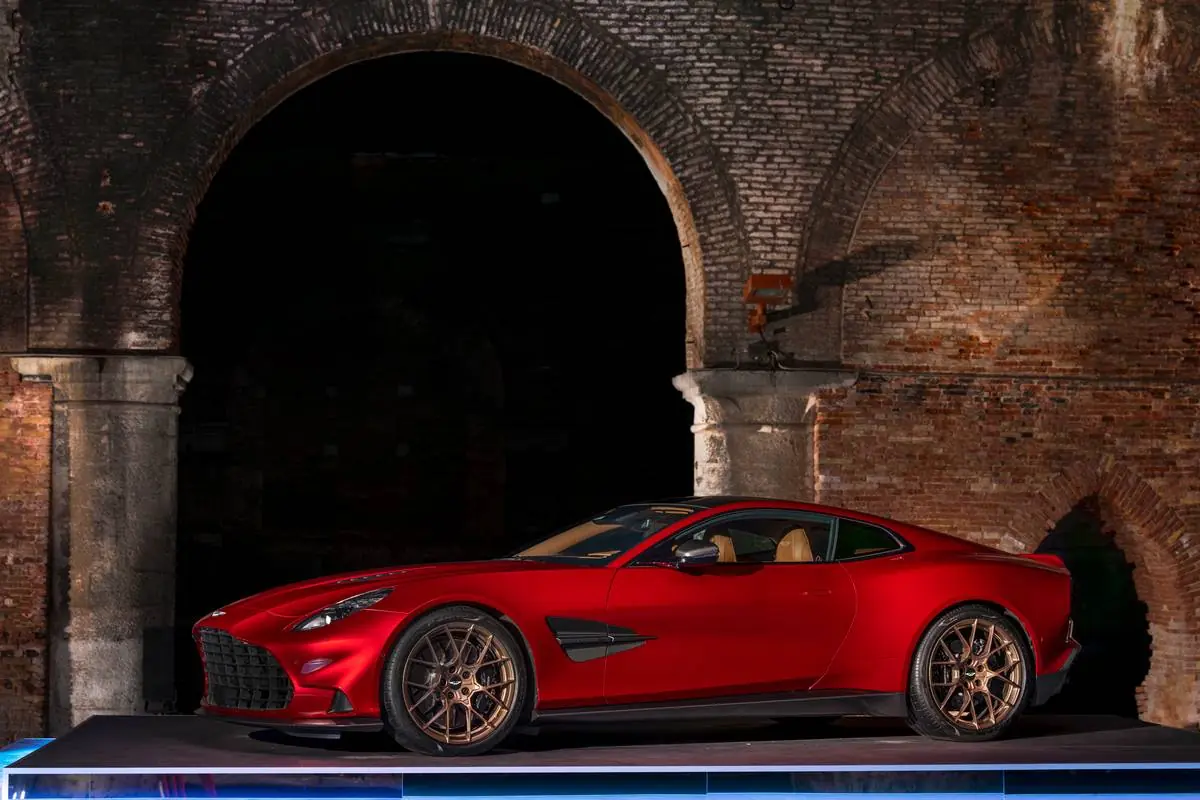 Aston Martin Vanquish V12