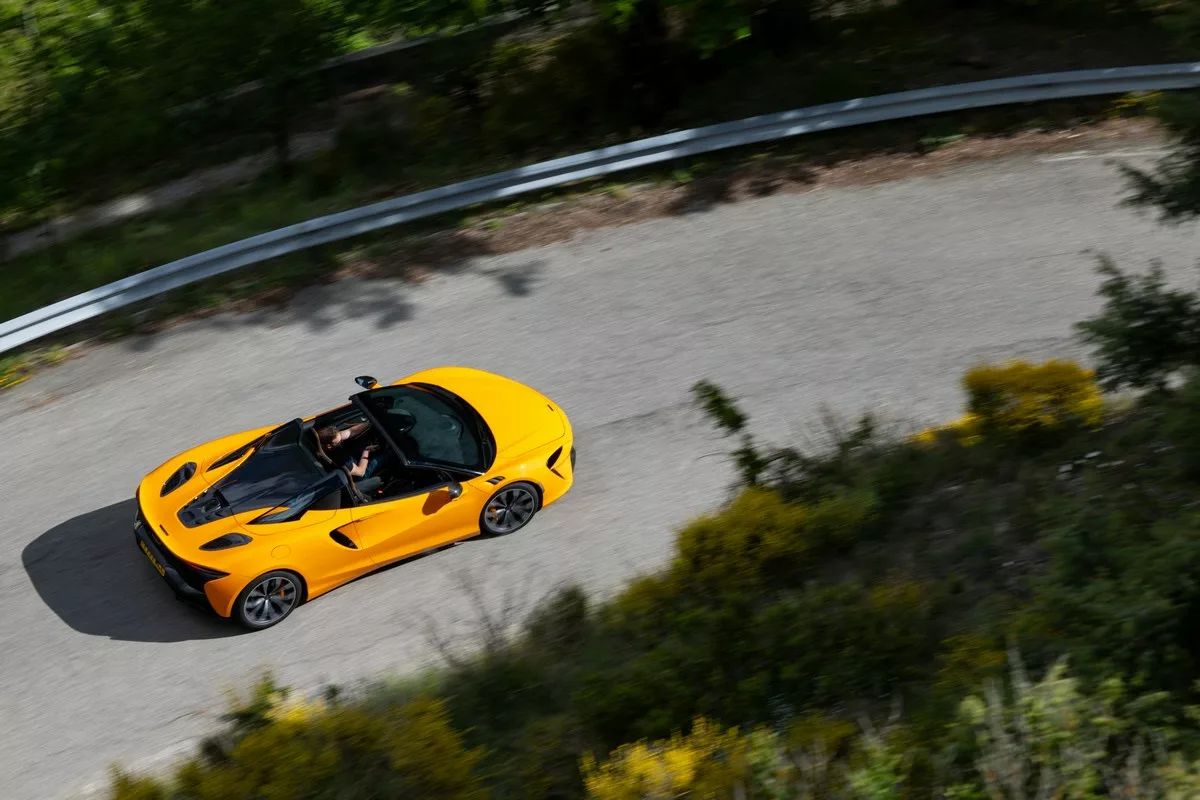 McLaren Artura Spider