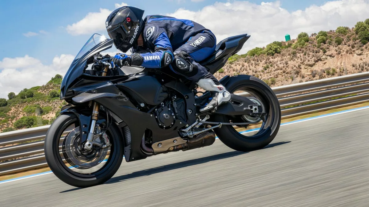 Yamaha R1 RACE 2025