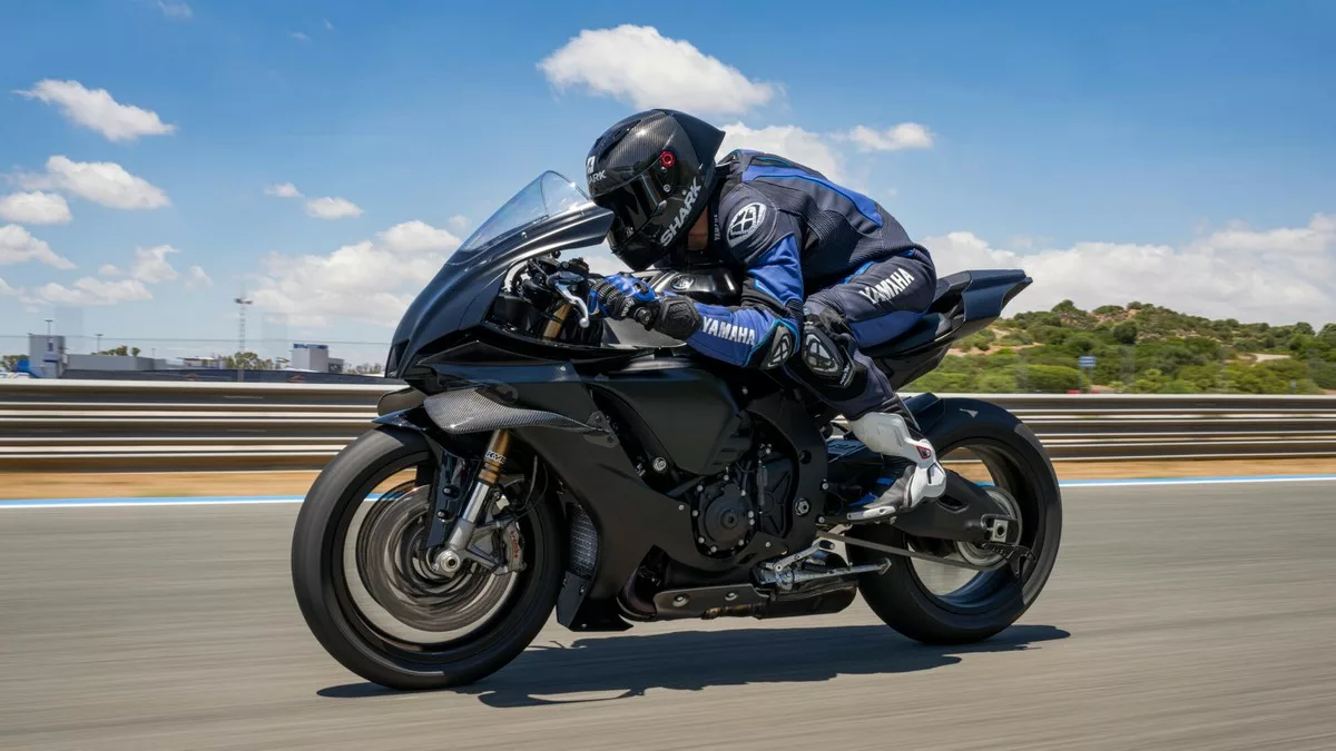 Yamaha R1 RACE 2025