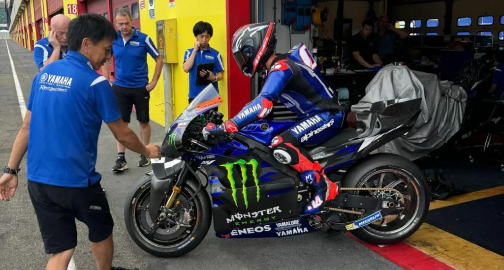 andrea dovisiozo tester yamaha motogp