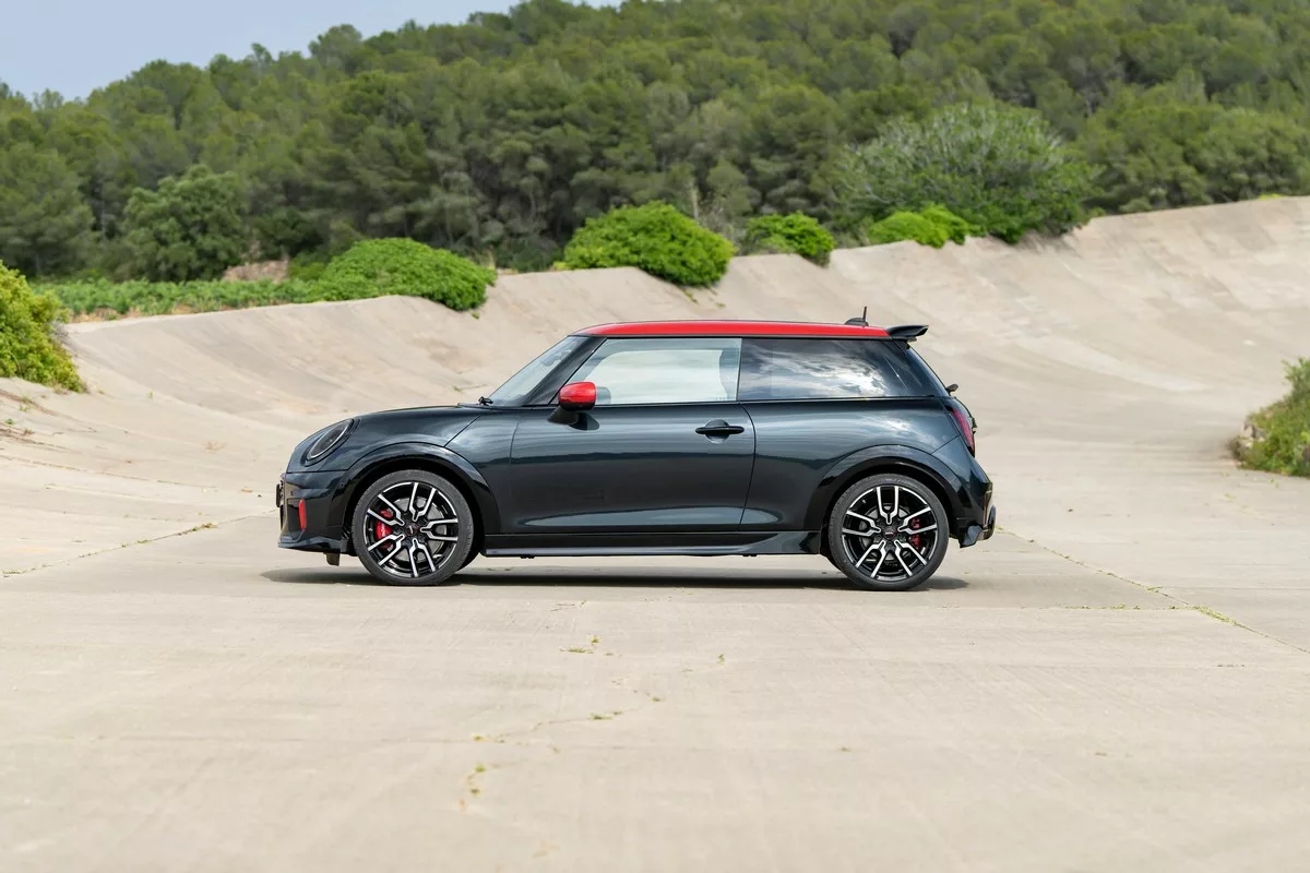 MINI John Cooper Works 2025