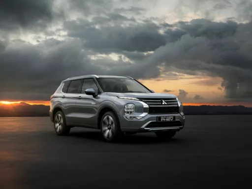 Mitsubishi Outlander PHEV D-SUV 2025