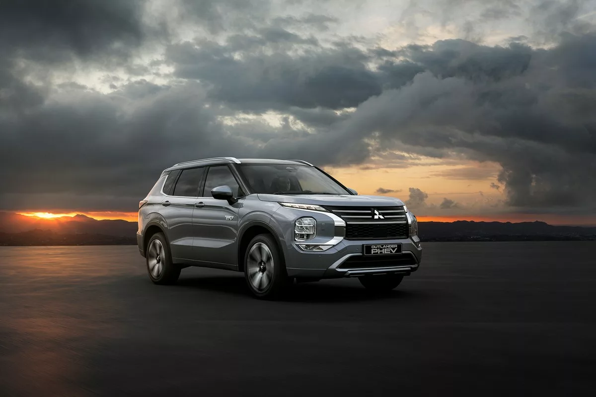 Mitsubishi Outlander PHEV D-SUV 2025