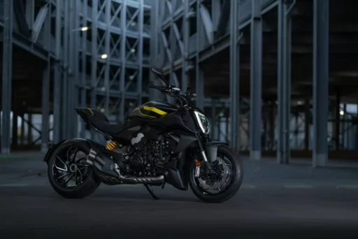 Ducati Diavel V4 2025