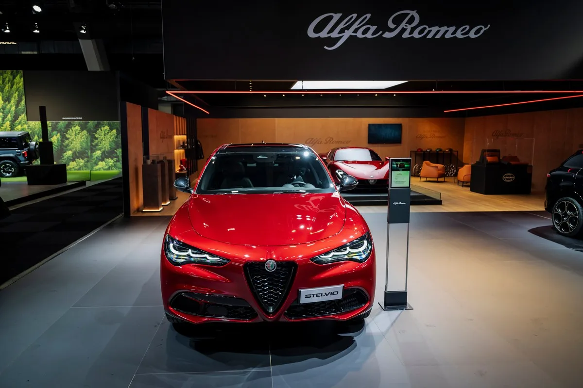 Alfa Romeo Stelvio INTENSA