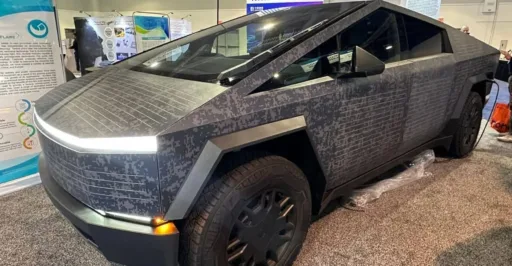 Tesla Cybertruck con rivestimento solare