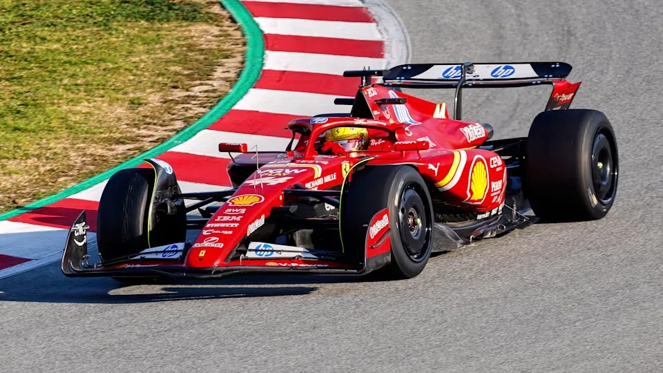 Lewis Hamilton Test Pirelli Barcellona Ferrari SF-24