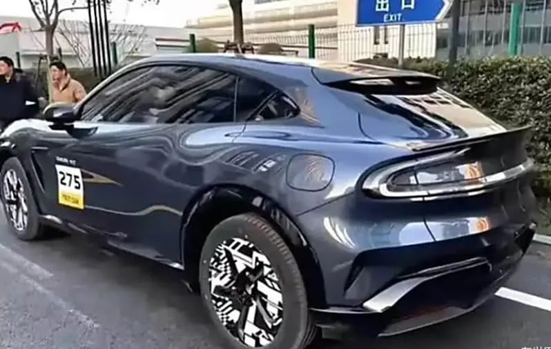 Xiaomi YU7 AWD 2025 foto spia