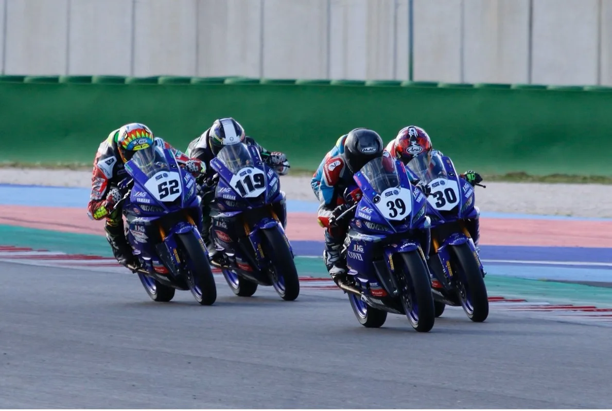 YAMAHA R3 e R7 CUP