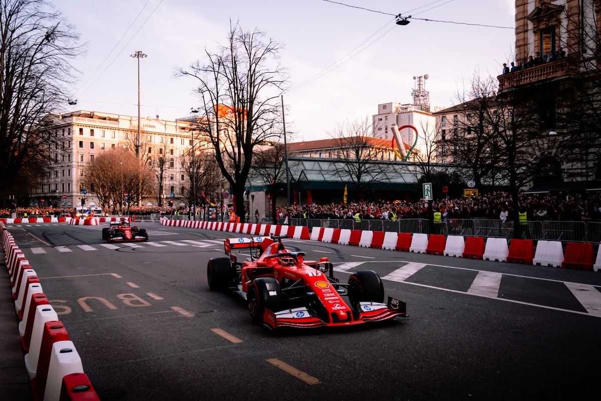 Ferrari Milano Piazza Castello